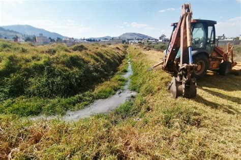 CONSTANTE TRABAJO DE DESAZOLVE EN RÍOS Y CANALES Agua y Saneamiento