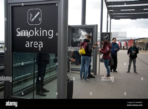 Airport Smoking Area Hi Res Stock Photography And Images Alamy