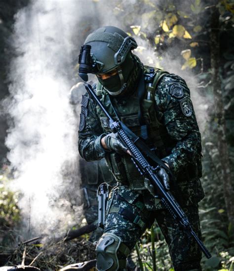 Brazilian Military Police Commandos And Special Operations During Jungle Exercise [1300x1505