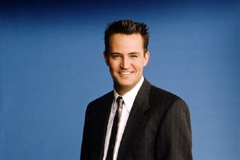 Ator Matthew Perry Int Rprete De Chandler Na S Rie Friends Morre