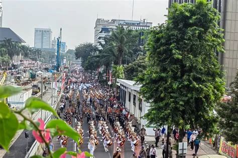 Puluhan Ribu Masyarakat Gelar Kirab Merah Putih Jawa Pos