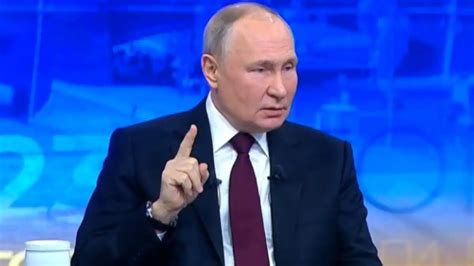 Путин показал свое отношение к певцу Шаману после громкого скандала на Песне года Mpsh