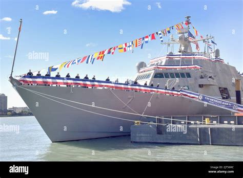 Us Navy Commissions Littoral Combat Ship Uss Detroit Lcs 7