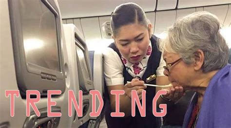 TRENDING Flight Attendant Pinuri Ng Netizens Matapos Tumulong