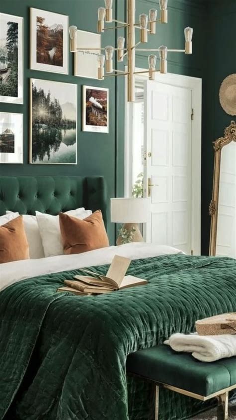 Emerald green bedroom inspiration 💫 | Bedroom interior, Bedroom green ...