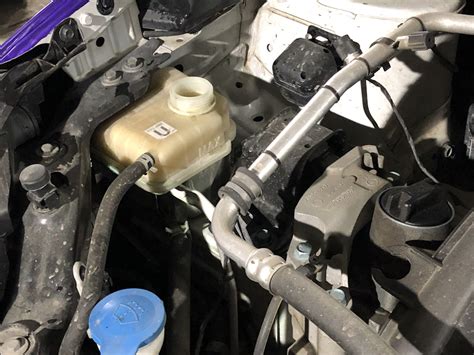 Замена расширительного бачка — Nissan Qashqai (1G), 1,6 л, 2011 года ...