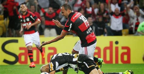 Flamengo Vence Botafogo Por 1 A 0 E Sai Da Lanterna