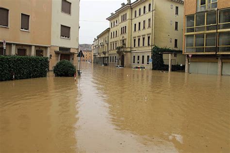 Alluvione Devastante A Valencia Bilancio Delle Vittime E Impatti Sulla