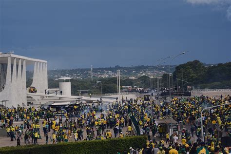 Bolsonaristas Invadem O Congresso O Palácio Do Planalto E O Stf Df Pode Sofrer Intervenção