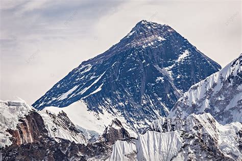 Fundo Everest A Montanha Mais Alta Do Mundo Foto E Imagem Para