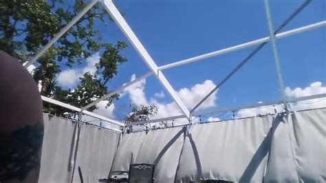 Tetona En La Piscina Clavandose Al El Dildo