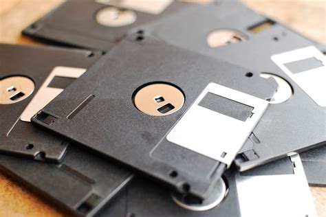 How To Use A Floppy Disk On Windows 10