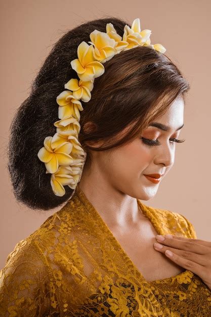 Premium Photo Beauty Portrait Of Beautiful Balinese Woman In Kebaya