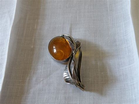 Stunning Sterling Silver Amber Floral Pin Gem