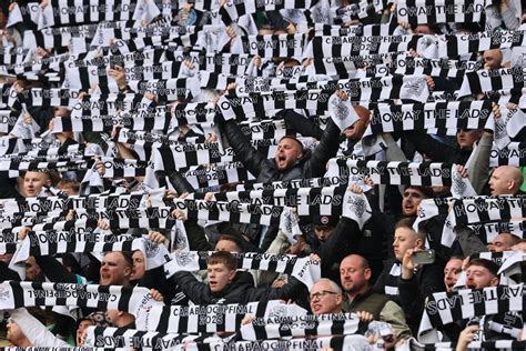 newcastle united fans celebrate carabao cup win  huge covent garden