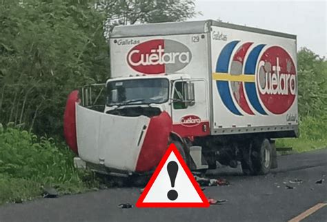 Muere Socorrista Al Estrellar Su Moto Contra Camioneta En Lamo