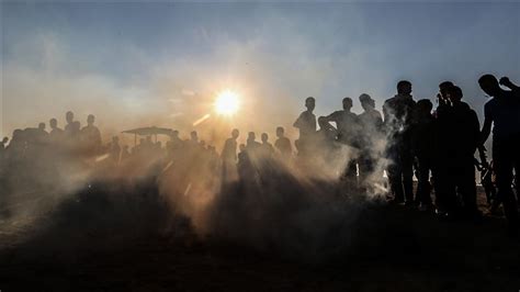 Palestinians flock to Gaza fence for fresh protests