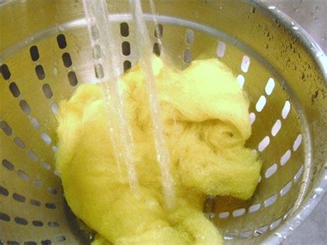 Dyeing Wool Roving Or Batting Using Food Coloring In 2024 How To Dye