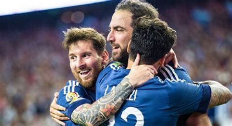 Ritiro Higuain Lavezzi Sui Social E Stato Un Piacere Aver Condiviso