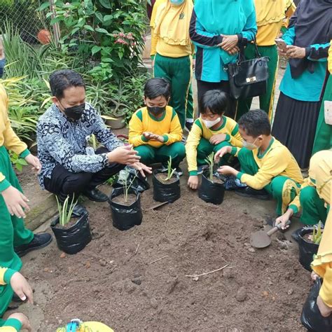 Kunjungan Edukasi Lingkungan Mi Islamiyah Kota Madiun Ke Dinas