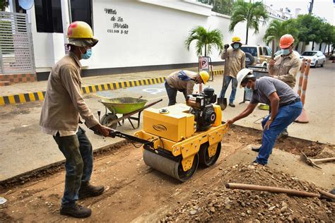 Alcaldía de Los Patios realiza inspeccióna la obra de bacheo que se