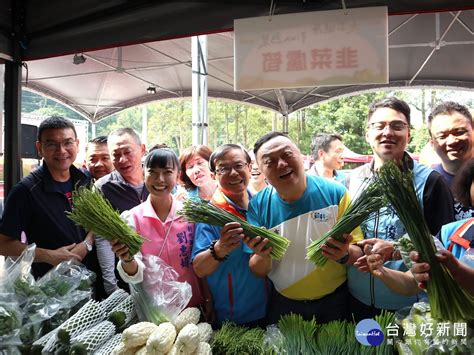 員林市112年走出健康引以為農 農特產推廣 千份香菇雞湯、金針菇供民品嚐