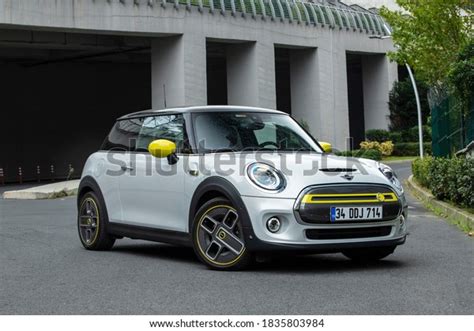 2076 Imágenes De Mini Cooper S Imágenes Fotos Y Vectores De Stock Shutterstock