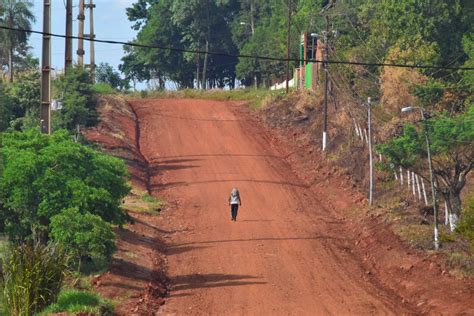 Zonas productivas de Encarnación reciben mejoras en caminos rurales