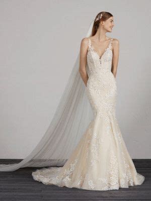 Vestido De Novia Sirena Romantico En Color Nude Pronovias Bridal