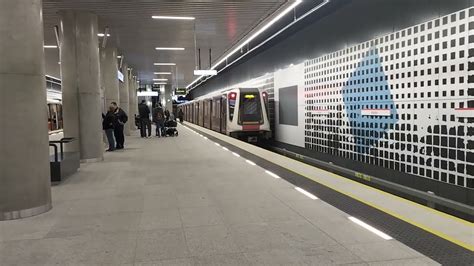 Metro Warszawskie Dwa Odjazdy Siemensa Inspiro Numery I M