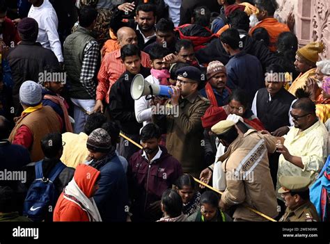 Ayodhya India De Enero Miles De Devotos Se Reunieron Para El