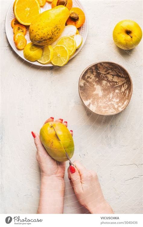 Mango Zubereitung Schritt Frauenh Nden Schneiden Mango Ein