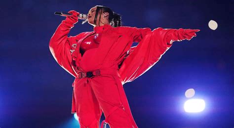 Rihanna Shines In Super Bowl Halftime Show Her First Live Performance