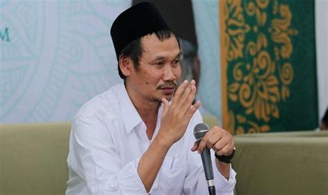 Sering Sholat Tapi Susah Khusyuk Ini Penjelasan Gus Baha Republika