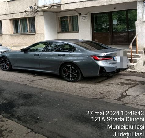 Ce a pățit un șofer din Iași după ce și a parcat BMW ul în fața scării