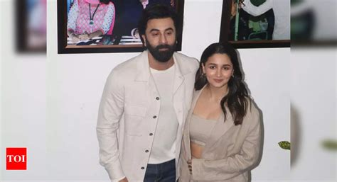 Ranbir Kapoor Alia Bhatt Step Out For Their First Press Event After