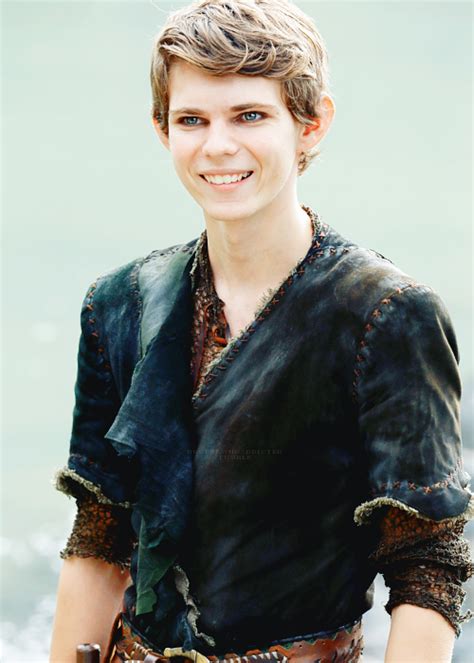 Pin By Megan Angstrom On Handsome Men Peter Pan Ouat Robbie Kay