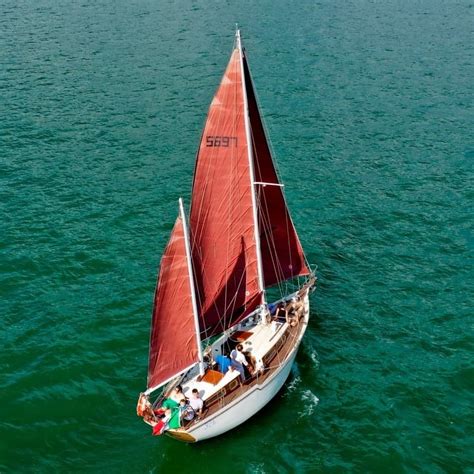 Tour In Barca A Vela Con Aperitivo Al Tramonto Sul Lago D Iseo Oj Eventi