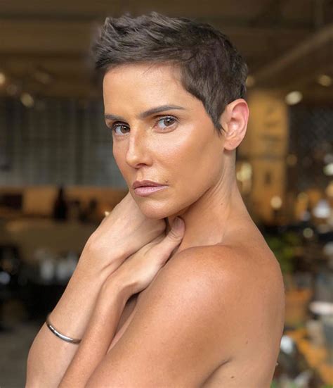 O Novo Visual De Deborah Secco Na Passarela Lilian Pacce