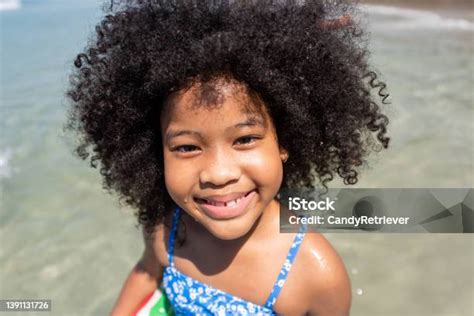 Photo Libre De Droit De Portrait Dune Petite Fille Africaine En Maillot