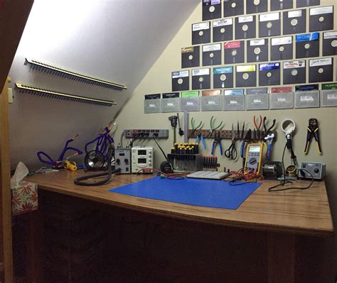My electronics workbench : Workbenches