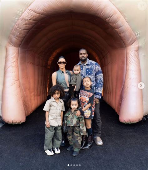 Photo Kim Kardashian Kanye West Et Leurs Quatre Enfants North Saint