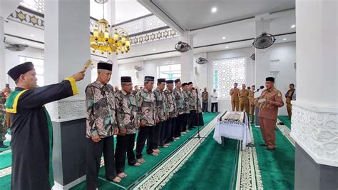 Camat Baiturrahman Kukuhkan Tuha Peut Gampong Peuniti Pos Aceh