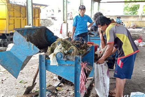 Tpst Modern Dilengkapi Alat Olah Sampah Plastik Jadi Batako Antara