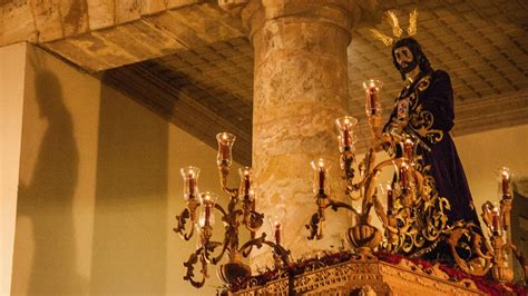 Devoción Con La Salida Del Cristo De Medinaceli Y María De Las Mercedes