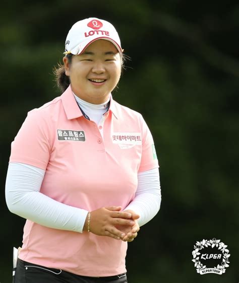 버디 퍼트에 성공한 하민송 프로 Klpga 에쓰오일 챔피언십