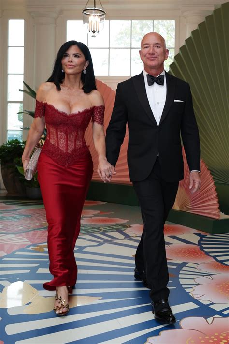 Lauren Sanchez Marries Sensuality And Coquette Trends In Lace Rasario Dress At White House State