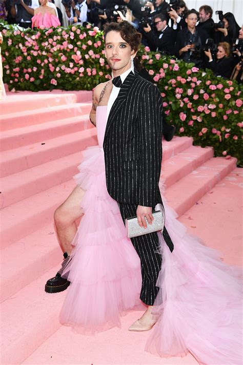 Voyez Les Looks Les Mieux Habillés Et Les Plus Fous Du Met Gala 2019