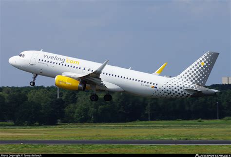 EC MES Vueling Airbus A320 232 WL Photo By Tomas Milosch ID 823898