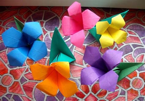 Prace Plastyczne Kolorowe Kredki Kwiaty Z Origami